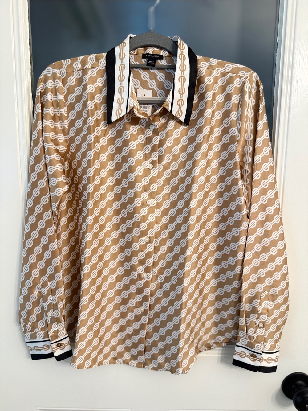 Ann Taylor Women’s Patterned Tan & White Button-Up Silk Shirt